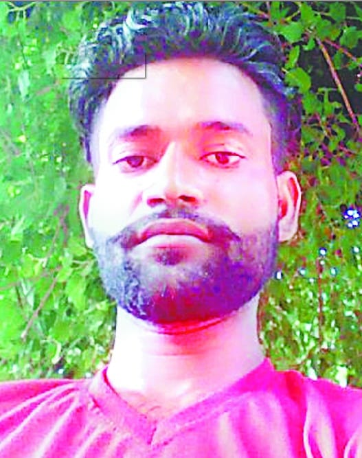 Car gets Lee Rakhi's young man going to market