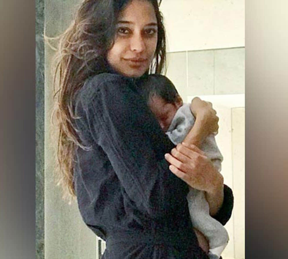 breastfeeding helped Lisa Haydon get back in shape actress share her photo on social media