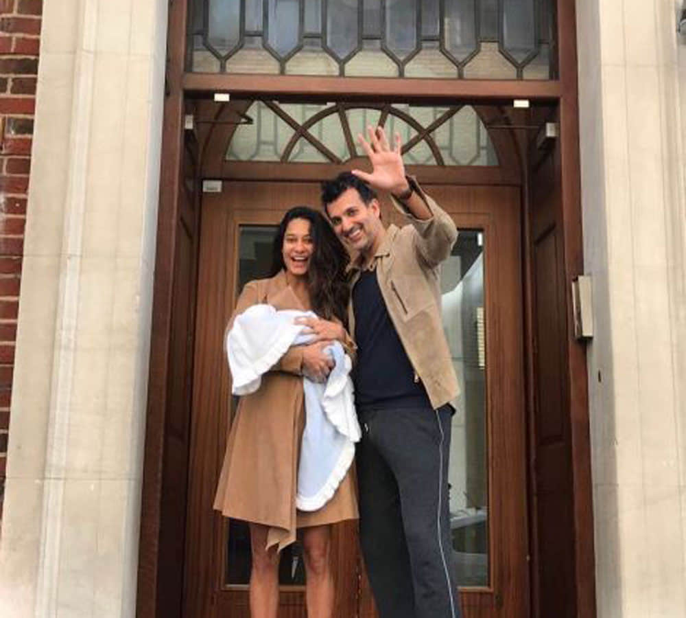 breastfeeding helped Lisa Haydon get back in shape actress share her photo on social media