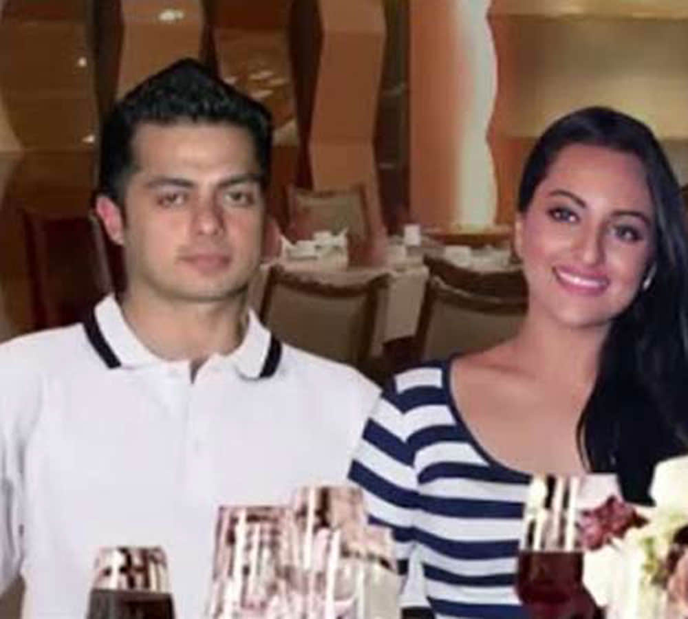 Sonakshi Sinha And Ex-Boyfriend Bunty Sajdeva Awkward Encounter at arbaz khan birthday party