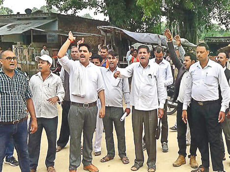 SDM's angry lawyers work out boycott
