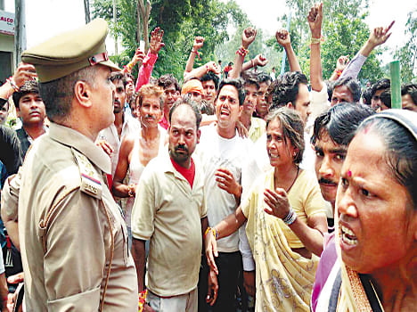 Throwing a stag at Kotwal, stone pelting on an ambulance