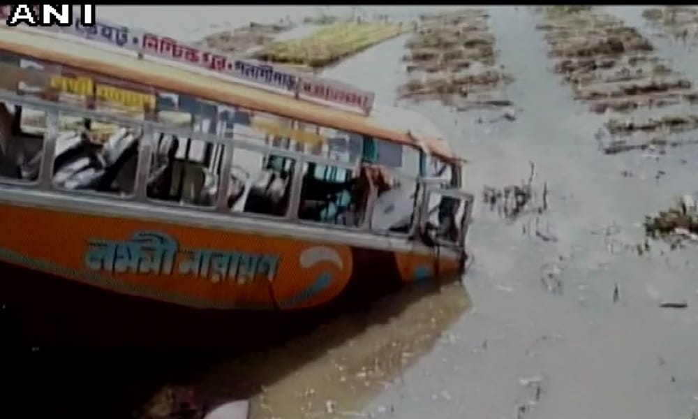 West Bengal: 8 killed, 25 injured after a bus fell into a canal in Nadia