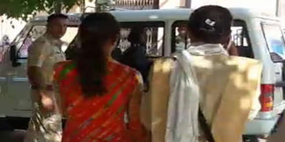 giving false marriage promise to parents after Police recovered two girls hamirpur