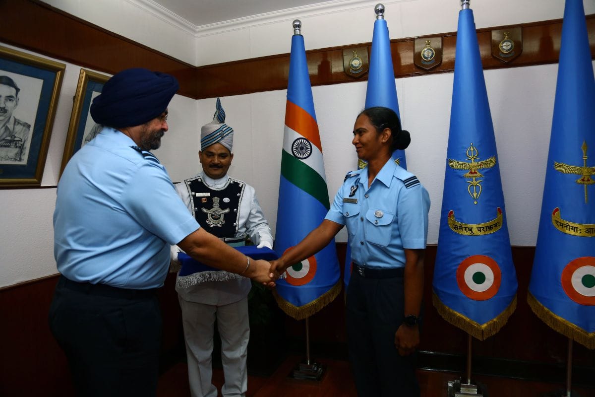 flight lieutenant shikha pandey becomes first Indian cricketer, IAF chief felicitates 