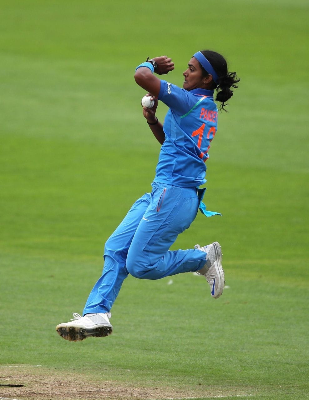 flight lieutenant shikha pandey becomes first Indian cricketer, IAF chief felicitates 