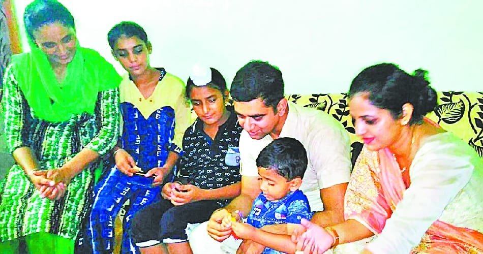 kullu dc IAS Yunus Khan celebrated rakhi with Martyr Paramjeet singh family