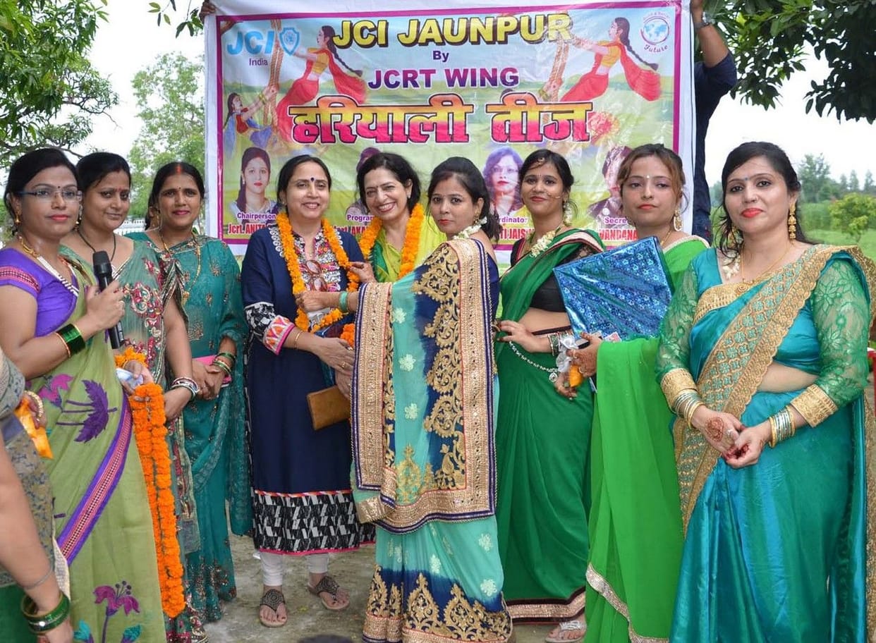 सावनी भोज में सदस्यों ने जमकर लुफ्त उठाया