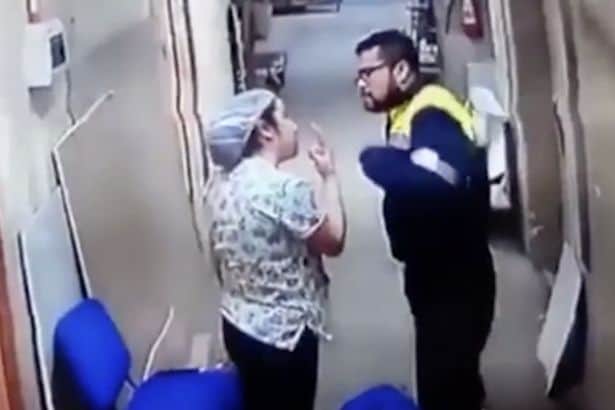 shocking footage The doctor kicked a pregnant woman stomach