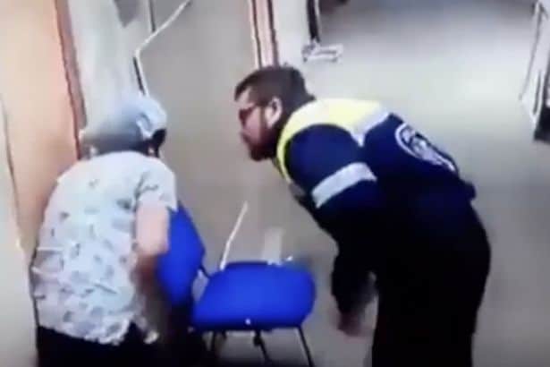 shocking footage The doctor kicked a pregnant woman stomach