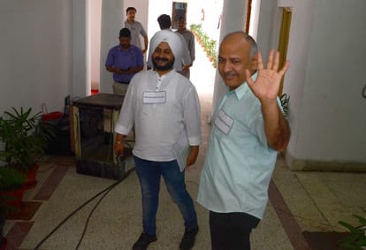   manish sisodia attacks on bjp and rss in delhi assembly