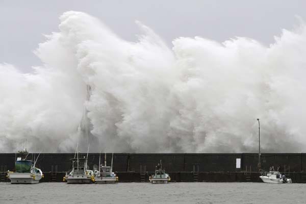 51 people injured due to Nauru storm in Japan