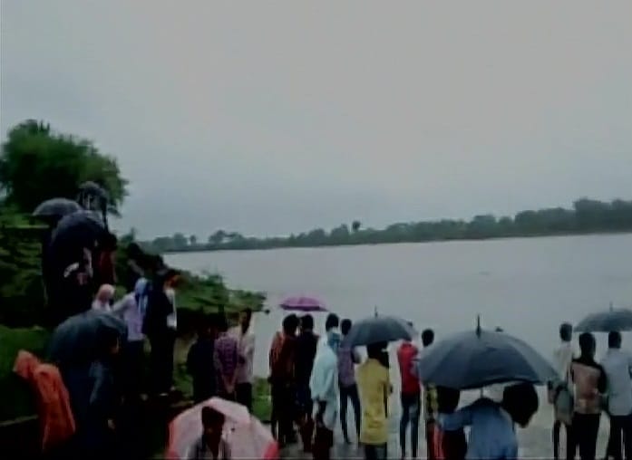jhalawar sdm banned boating in rivers after a boat capsizes in parvan river in jhalawar 