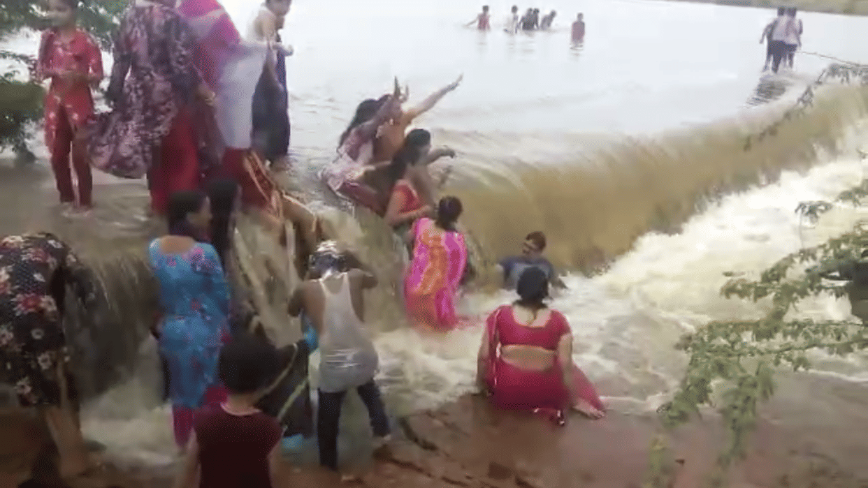 in pictures- see how people risks their life for enjoyment 