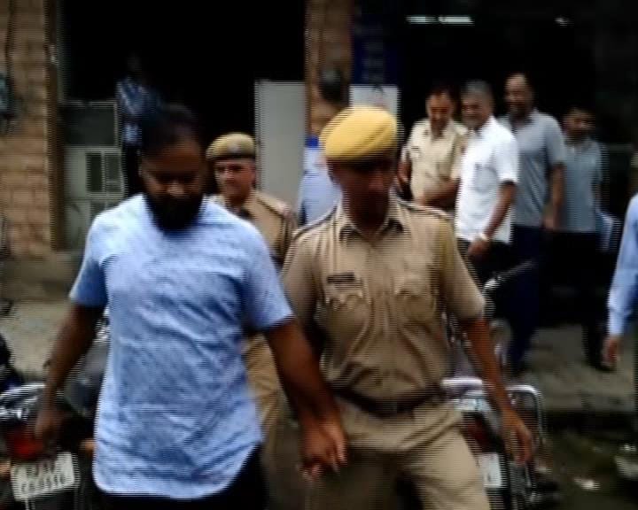Opium milk was being sold in the store, arrested