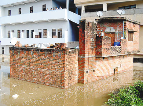 20 homes ripped in Prakash Nagar, 27 families destitute