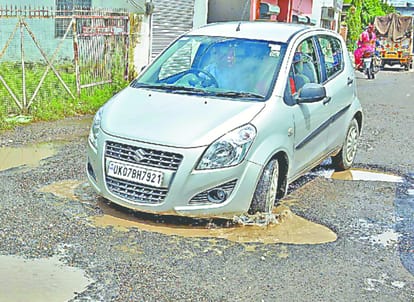chief minister trivendra singh rawat given instruction about Road potholes