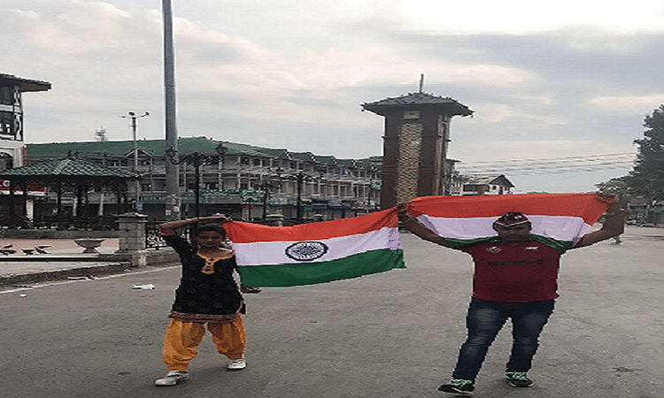 Tanjim and Nivan hoisted tricolor in Lal Chowk of Srinagar
