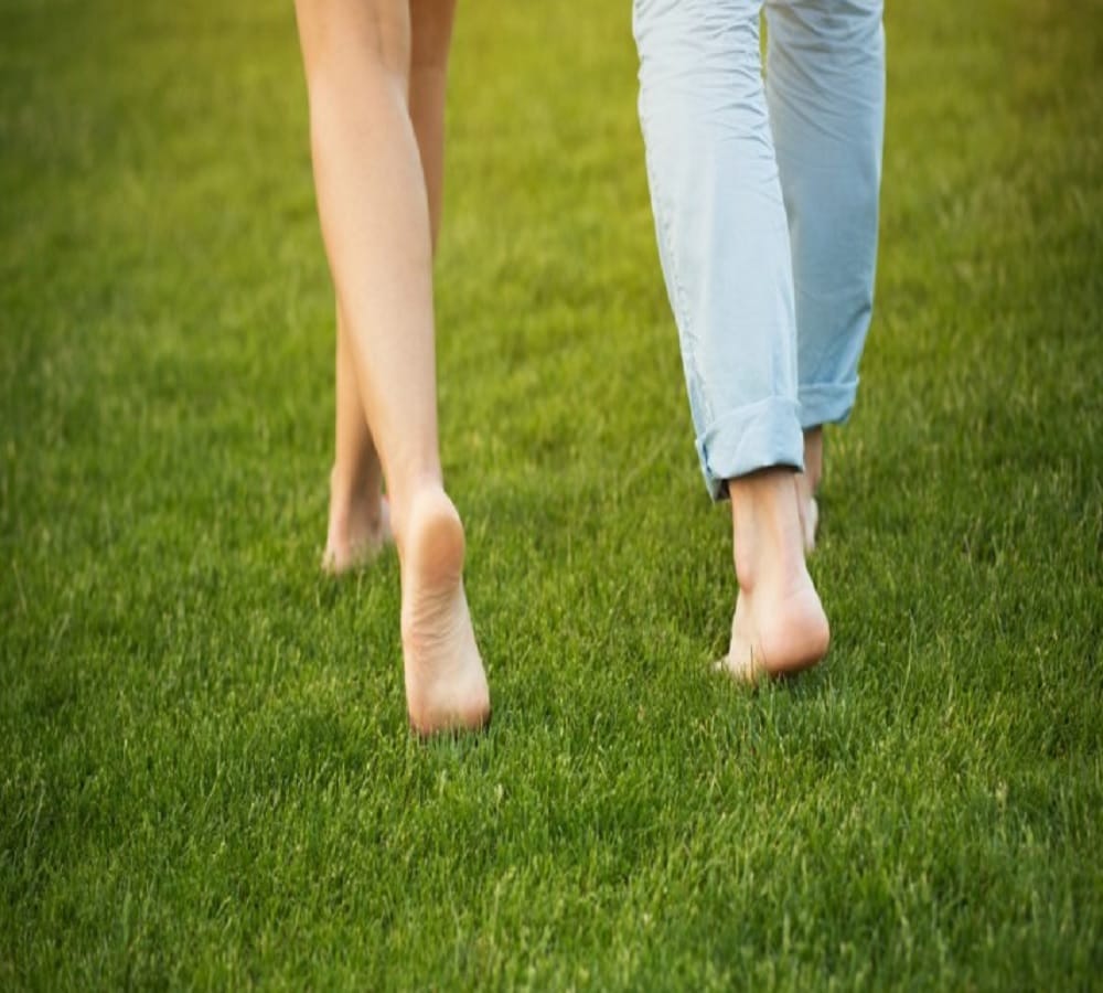Barefoot morning walk will give these amazing health benefits 