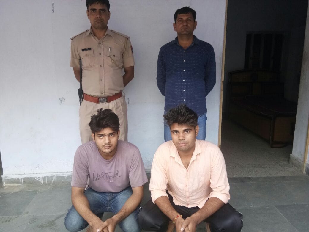 two youth arrested who broke glasses of approx 100 cars in alwar district 