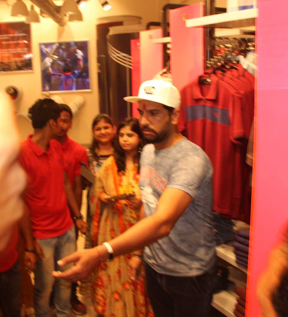 yuvraj singh gives success tips for youth in varanasi