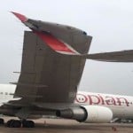 दोनों विमानों के पंखे आपस में लड़ गए