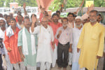 कलेक्ट्रेट पर मांगों को लेकर प्रदर्शन करते शहर कांग्रेस कमेटी के कार्यकर्ता।