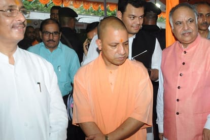 yogi adityanath alleged former akhilesh government for scam on the name of ration card.