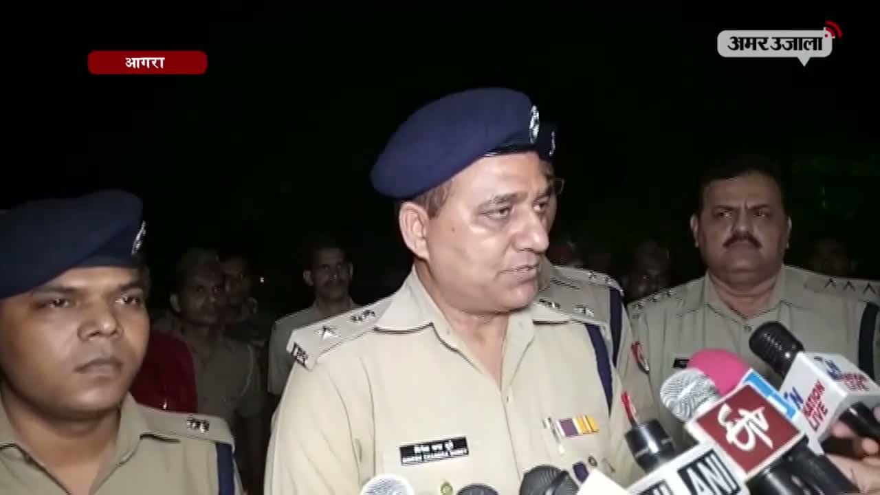आगरा, तीन गिरफ्तार 