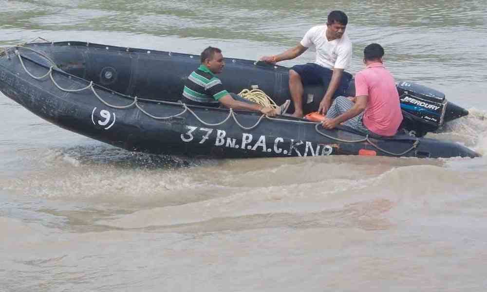 woman suicide in firozabad after diving in canal