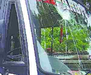 pelting on bus due to rumere of accident