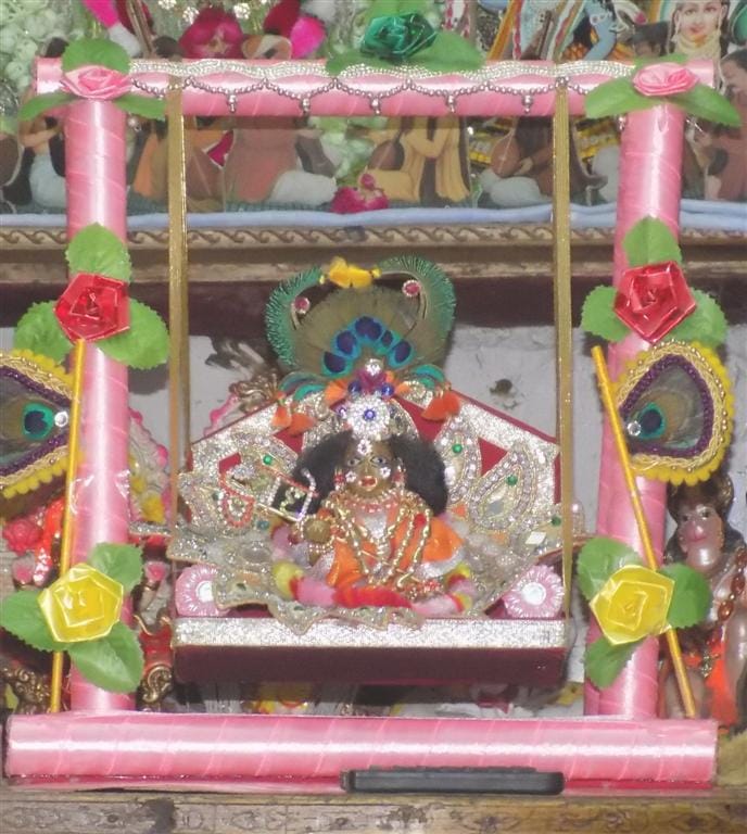 घर-घर जन्म लेंगे कन्हाई, गाओ रे बधाई