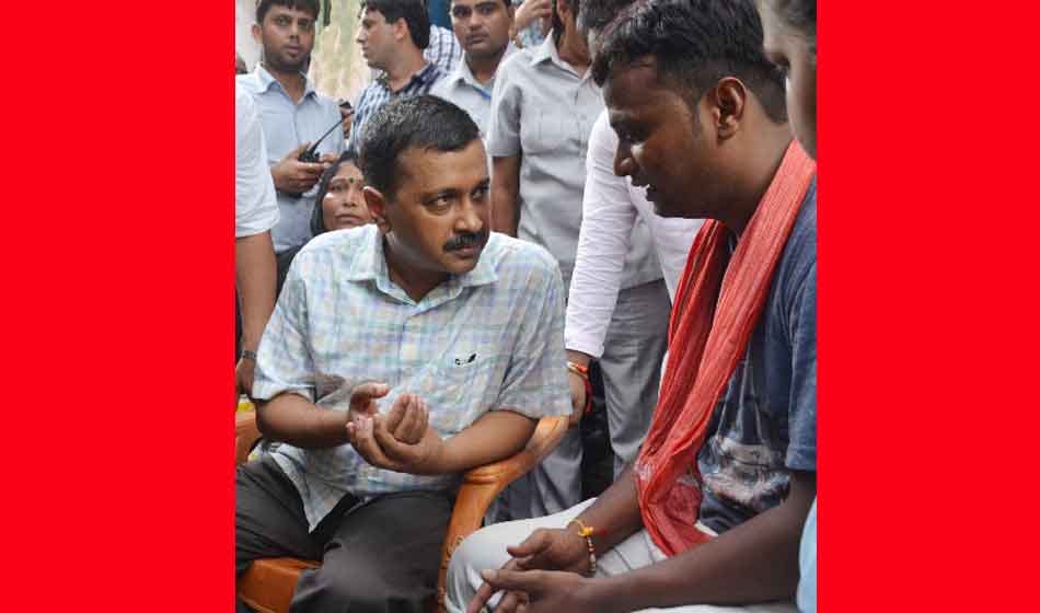 ten lakh compensation announced by kejriwal dead in safty tank case in delhi