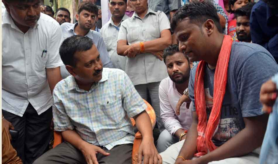 ten lakh compensation announced by kejriwal dead in safty tank case in delhi