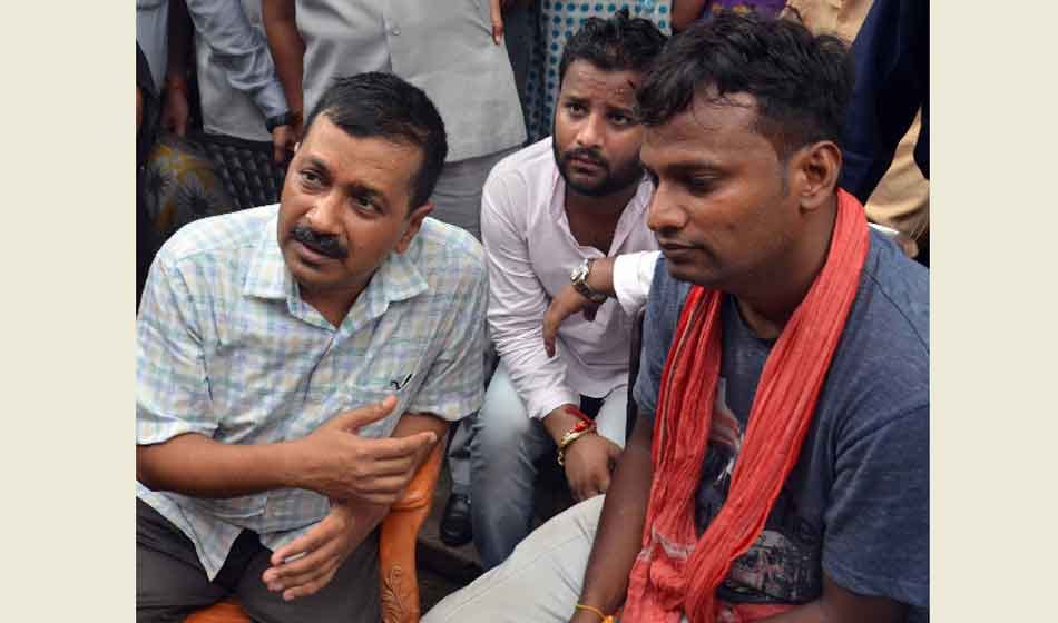 ten lakh compensation announced by kejriwal dead in safty tank case in delhi