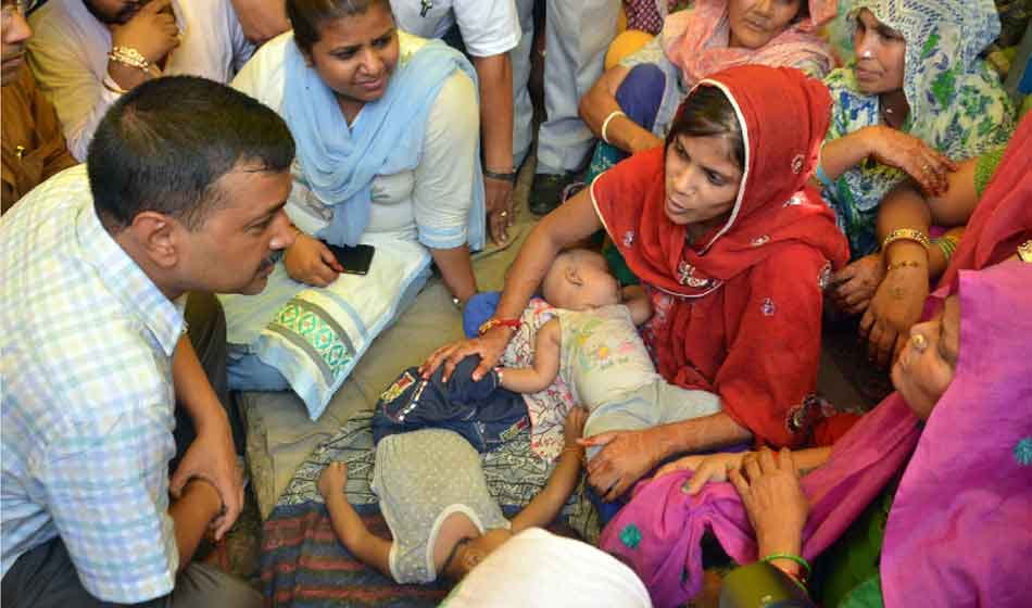 ten lakh compensation announced by kejriwal dead in safty tank case in delhi