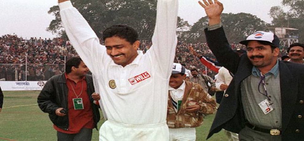 Anil kumble took 10 wickets against pakistan in kotla test 