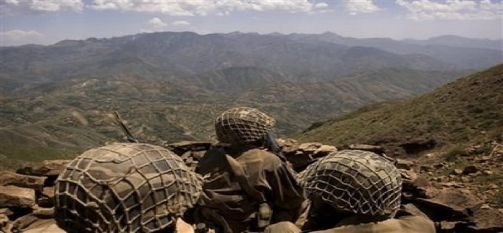 Four pak army personnel killed in encounter with extremists