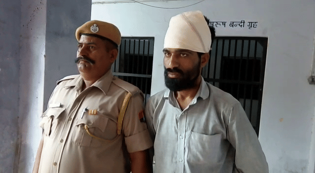 police arrested a criminal in gujrat