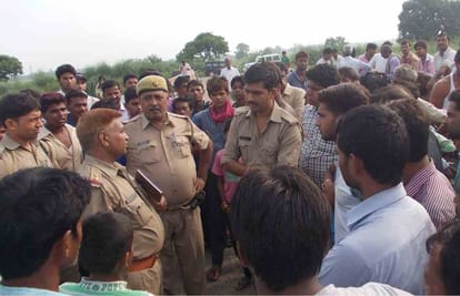 woman suicide in firozabad after diving in canal