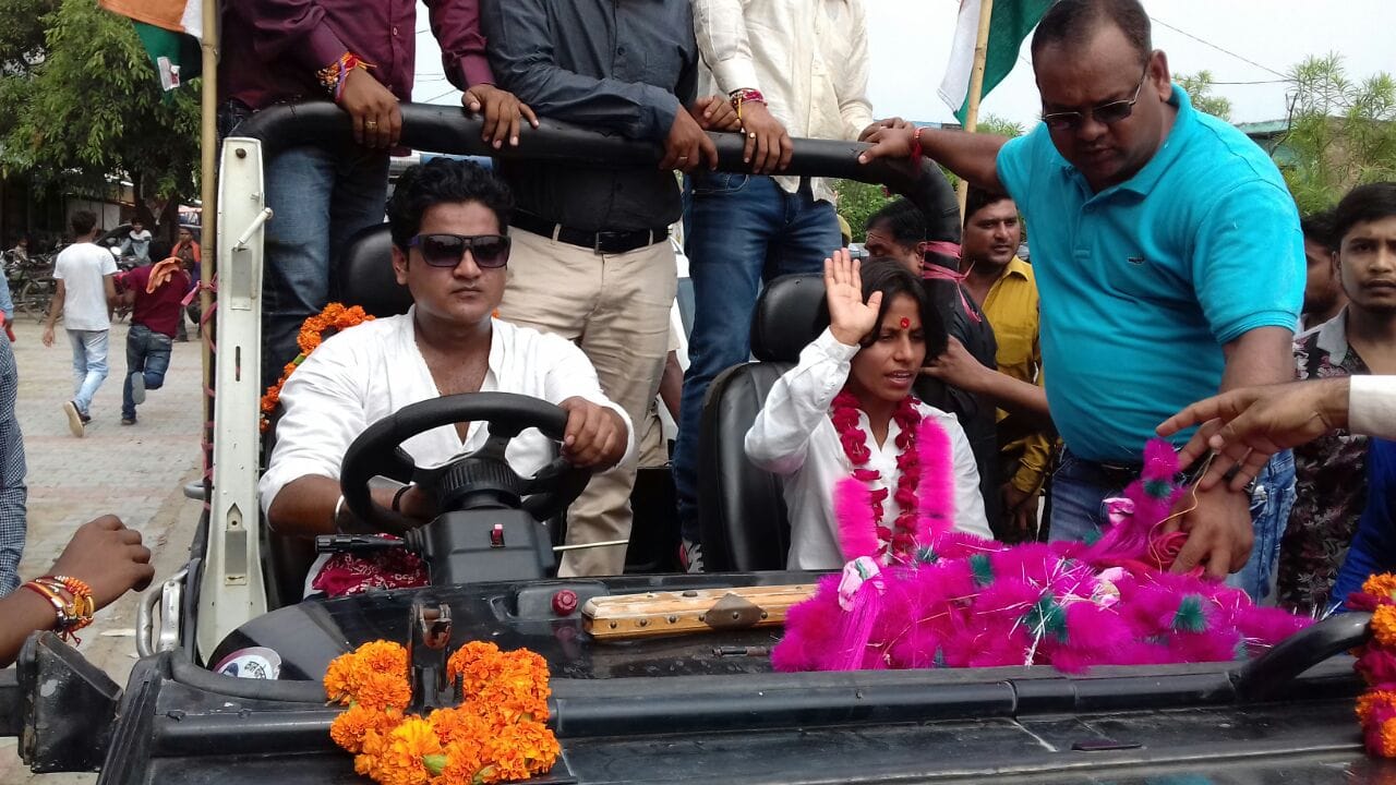 Indian woman cricket team member poonam yadav grand welcome in mainpuri 
