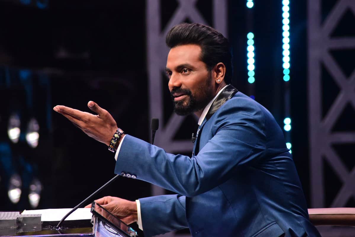 arshad warsi was backstage dancer with these 10 bolywood actors