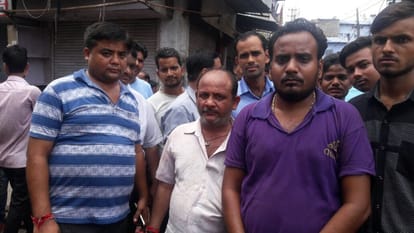 businessman in agra protest against police