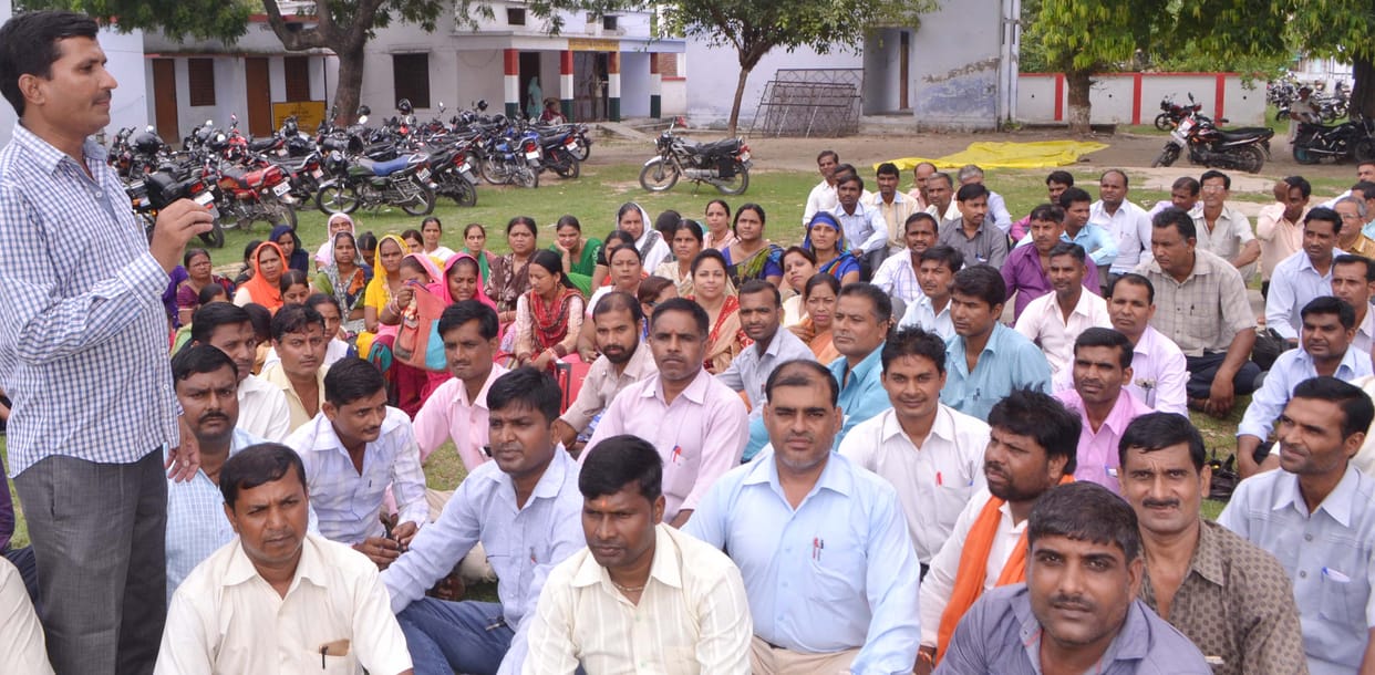 Shikshamitra protests with road jam