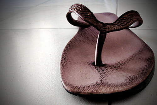 Lawyer throws slippers on judge