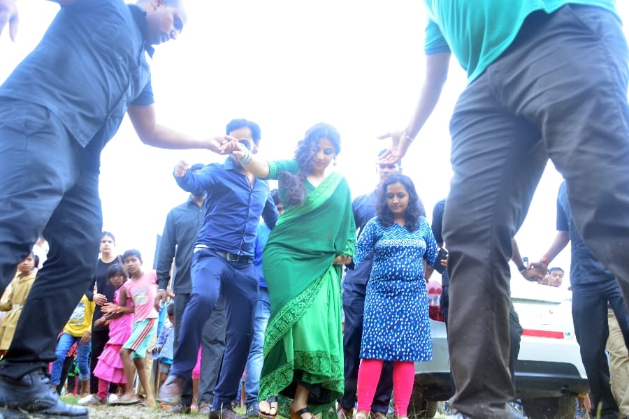 vidya balan visits primary school in lucknow
