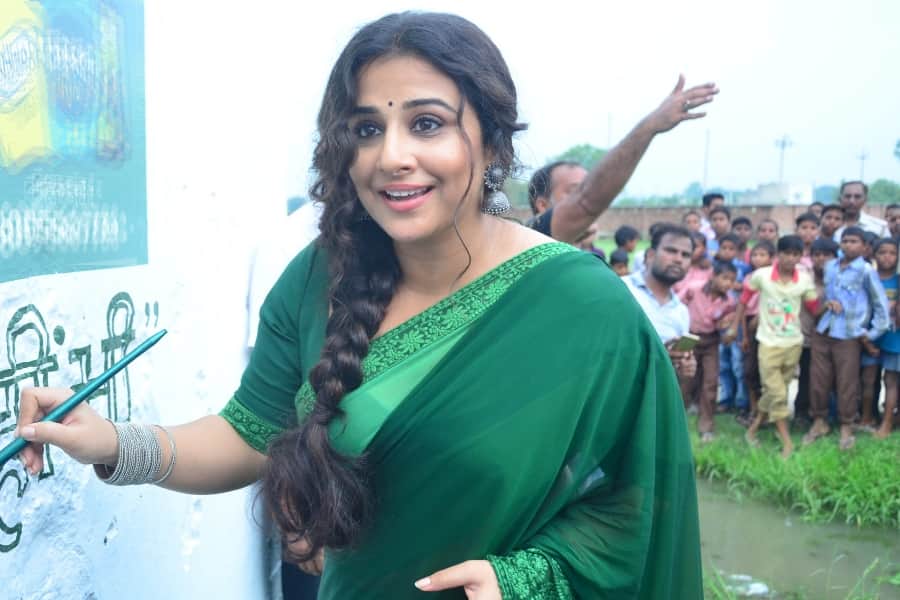 vidya balan visits primary school in lucknow