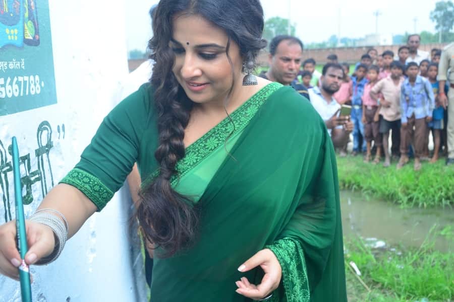 vidya balan visits primary school in lucknow