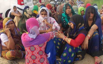 woman suicide in firozabad after diving in canal