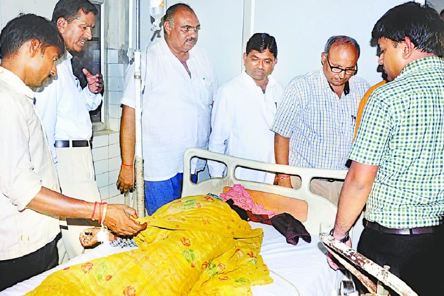 Thunder killed three during rain in barabanki.